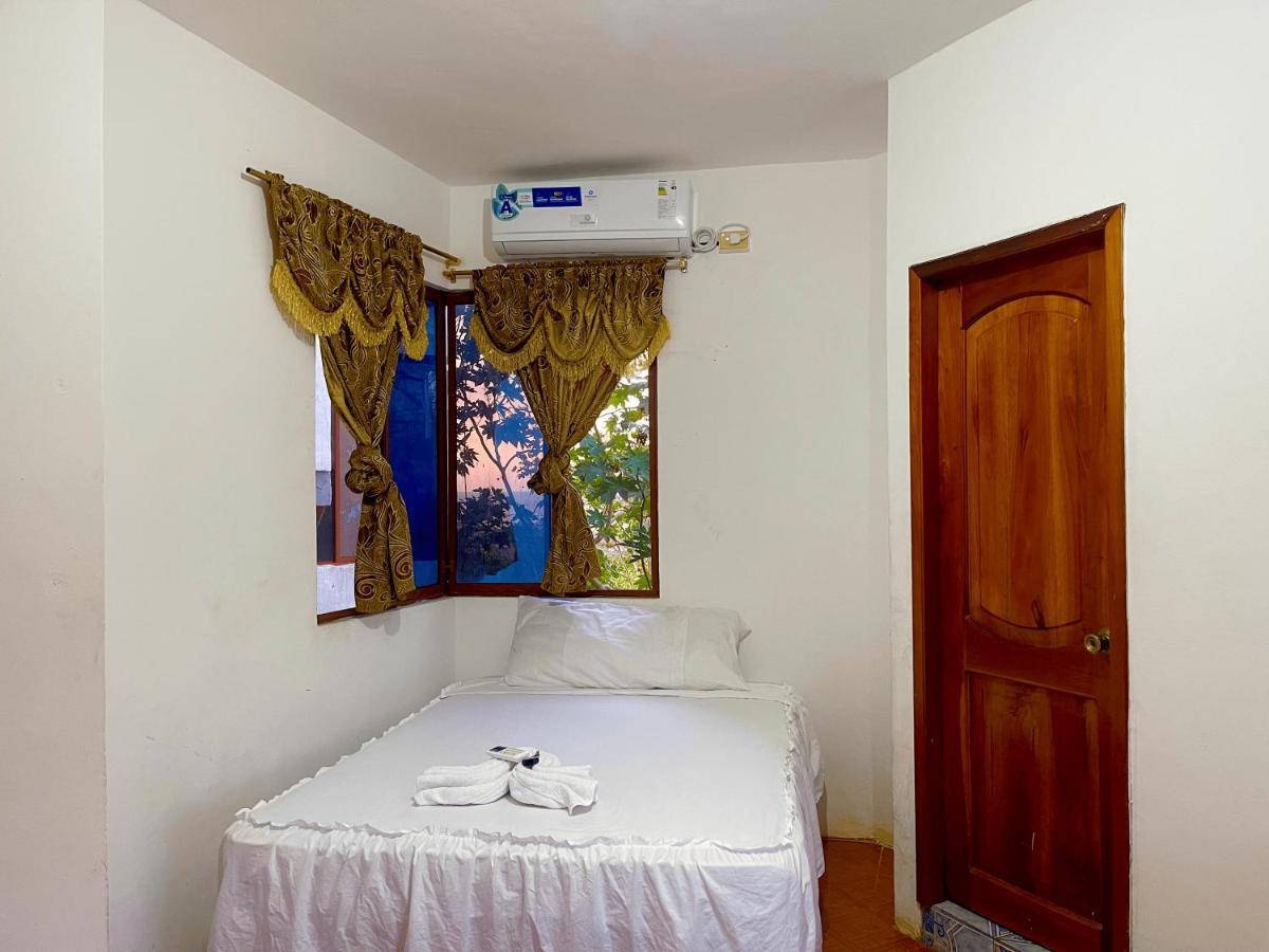 Готель Hostal Vista Al Mar Пуерто-Бакерісо-Морено Екстер'єр фото