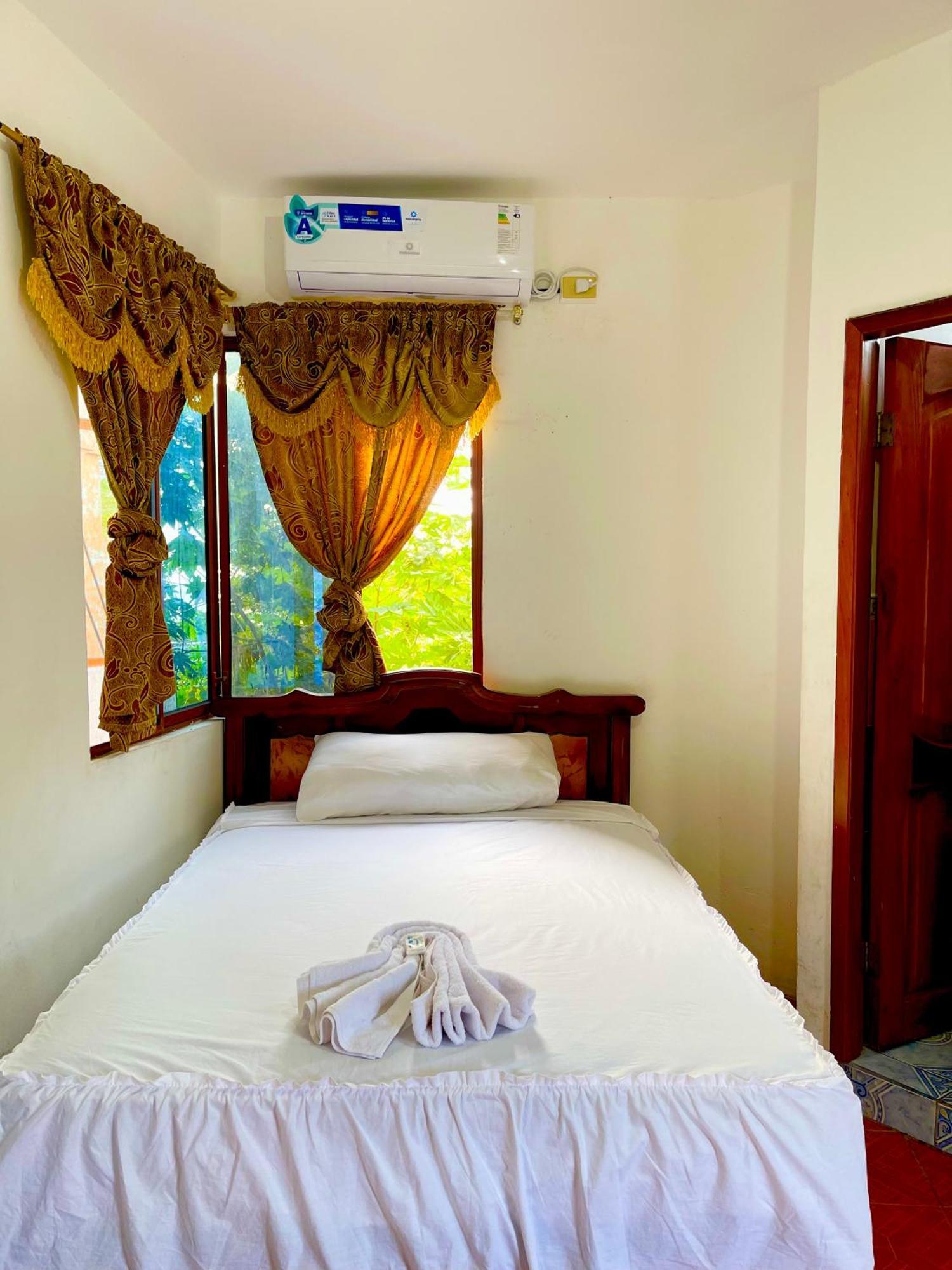 Готель Hostal Vista Al Mar Пуерто-Бакерісо-Морено Екстер'єр фото