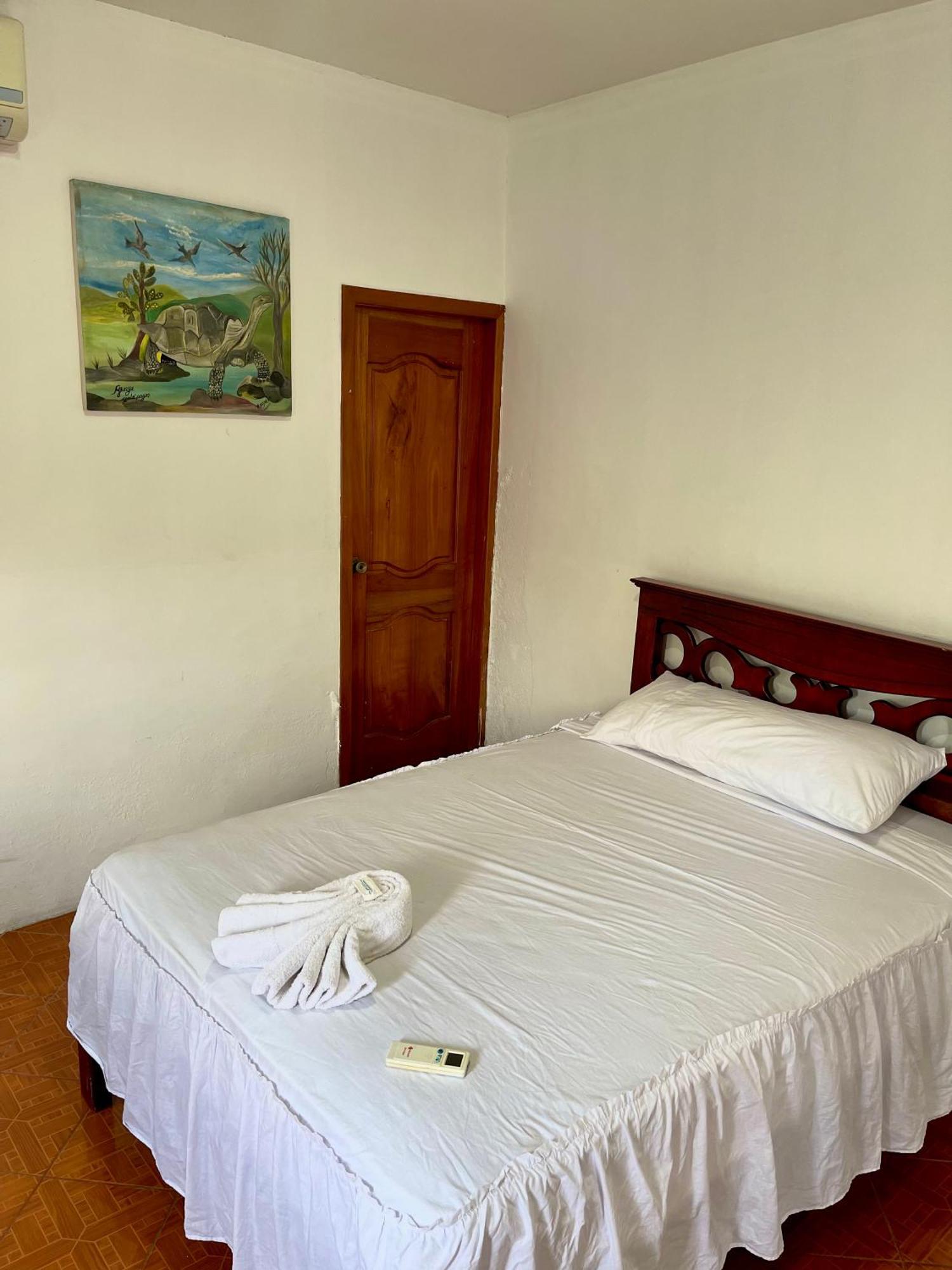 Готель Hostal Vista Al Mar Пуерто-Бакерісо-Морено Екстер'єр фото