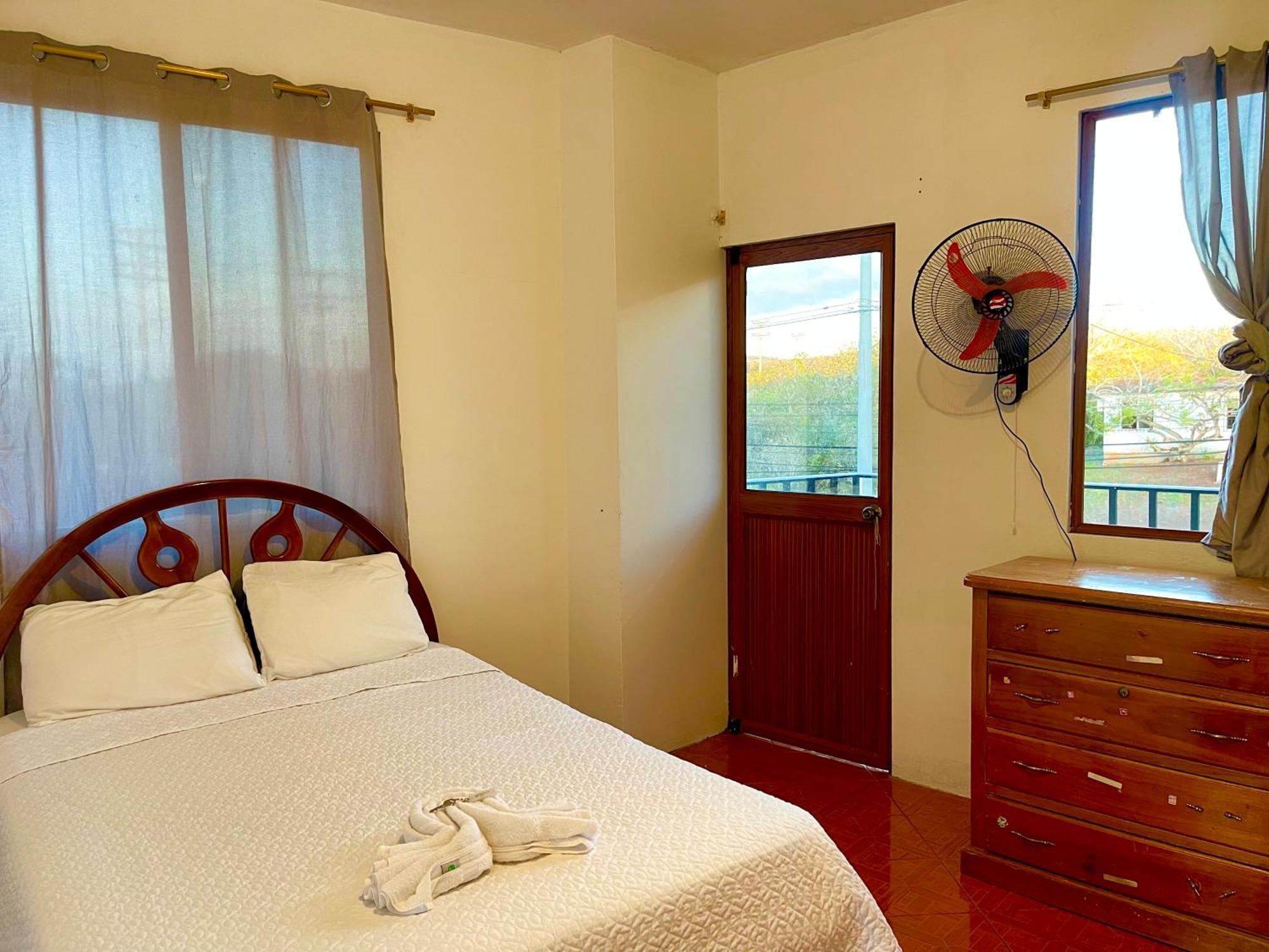 Готель Hostal Vista Al Mar Пуерто-Бакерісо-Морено Екстер'єр фото